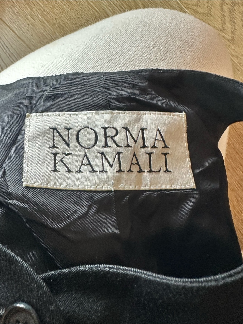Norma Kamali Black Tailored Button Vest - Picture 4 of 6